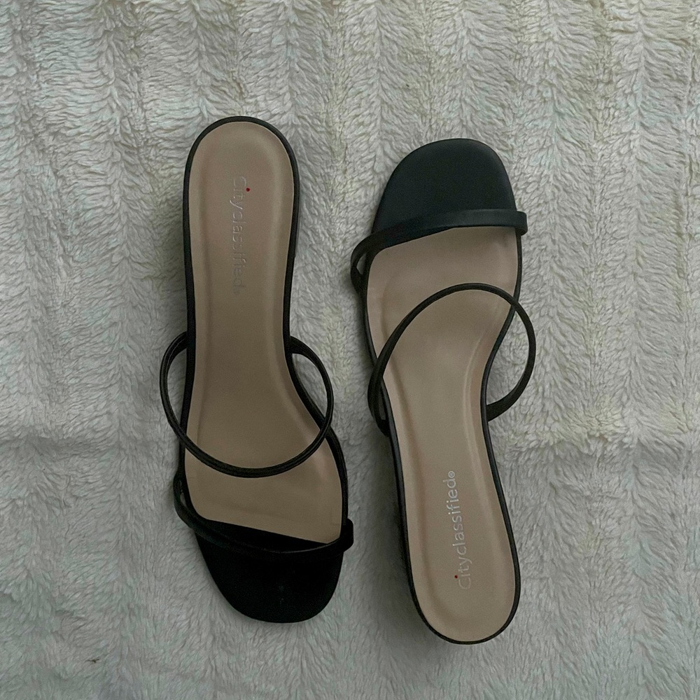 Cute Strappy Sandals! Like new!